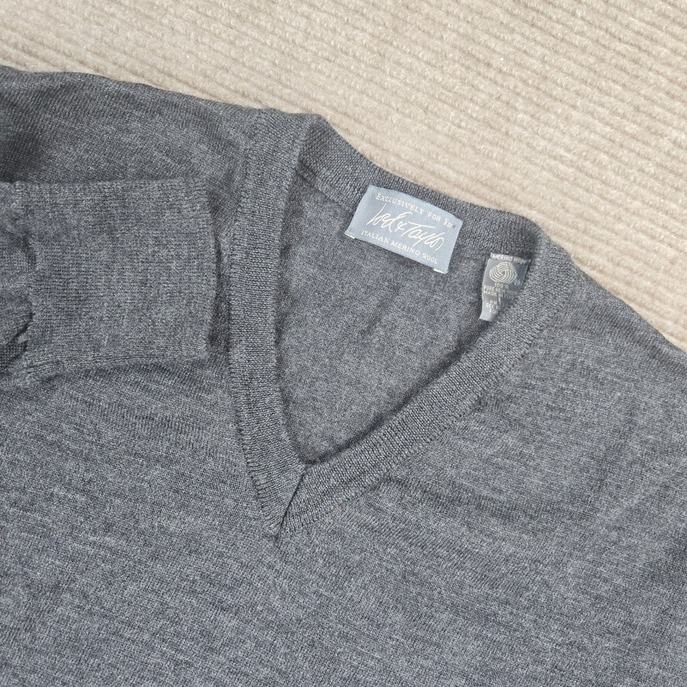 Lord & Taylor Mens‎ L Gray Italian Merino Wool V-Neck Sweater